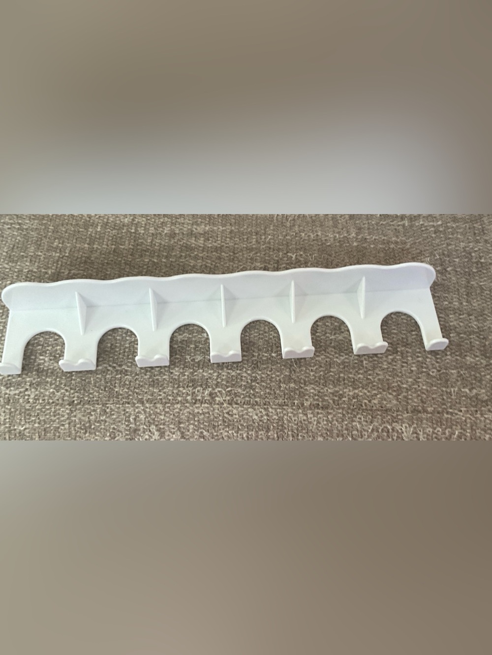 White Plastic Multi-Hook Organizer Rack